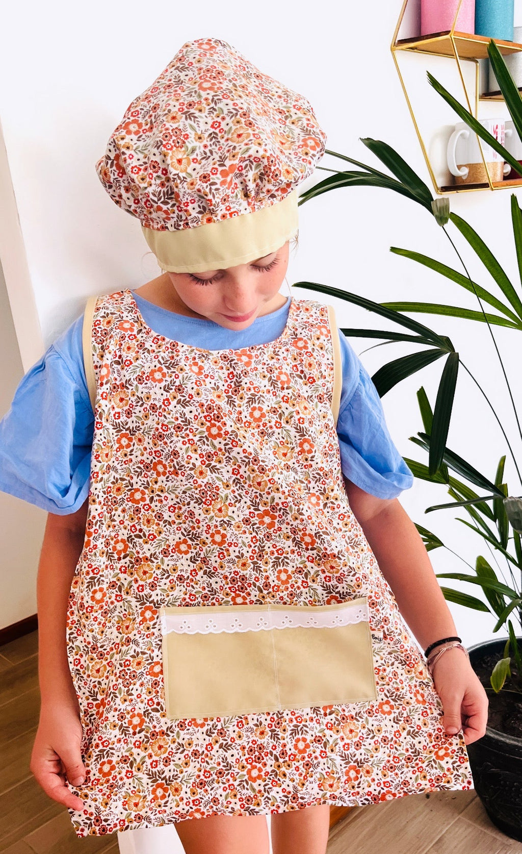 Set mini chef delantal y gorro estampado floral para niñas