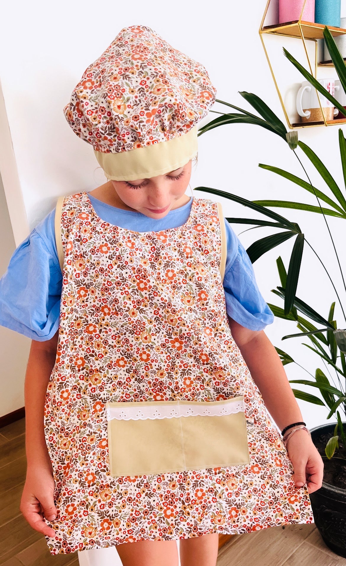 Set mini chef delantal y gorro estampado floral para niñas