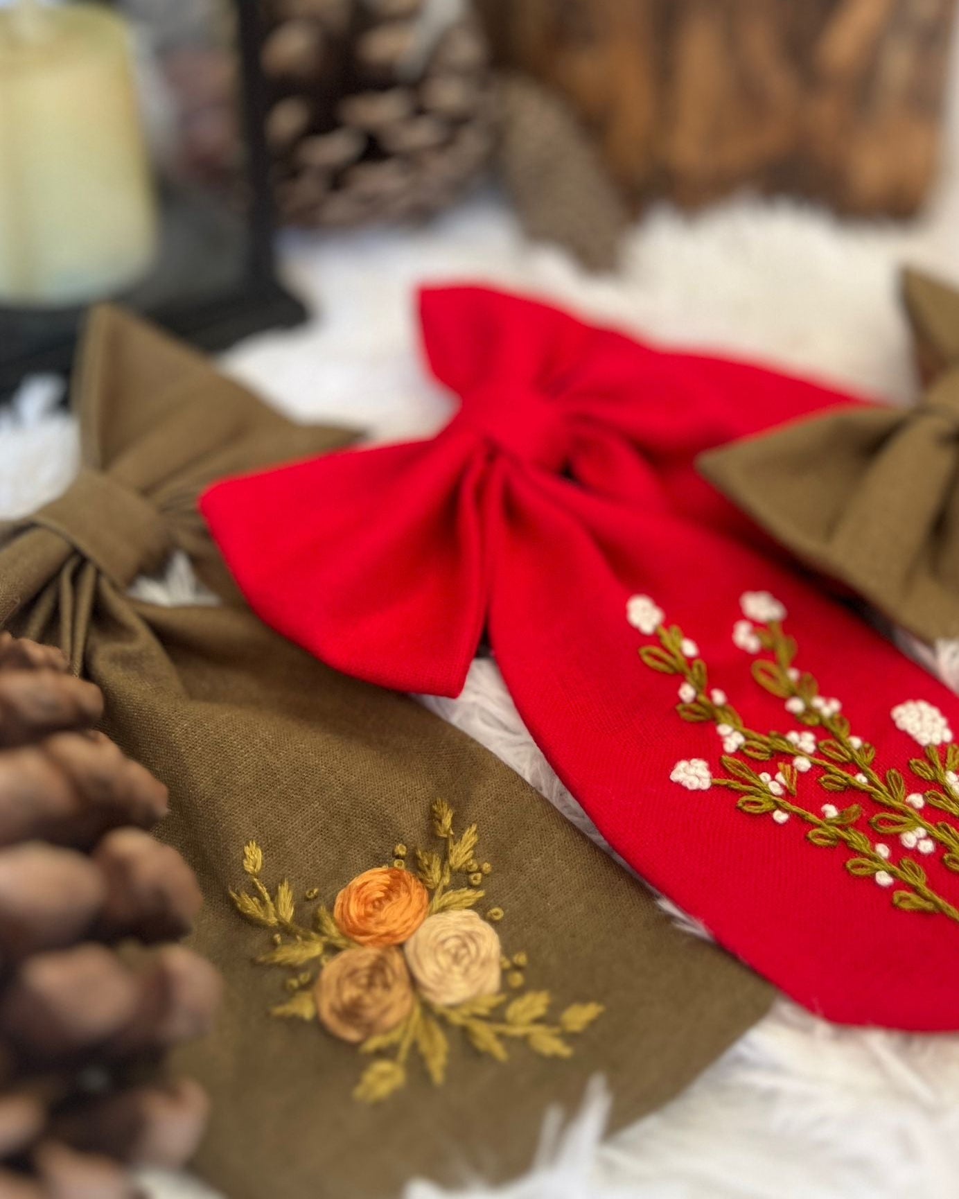 Moña Isabella bordada en lino