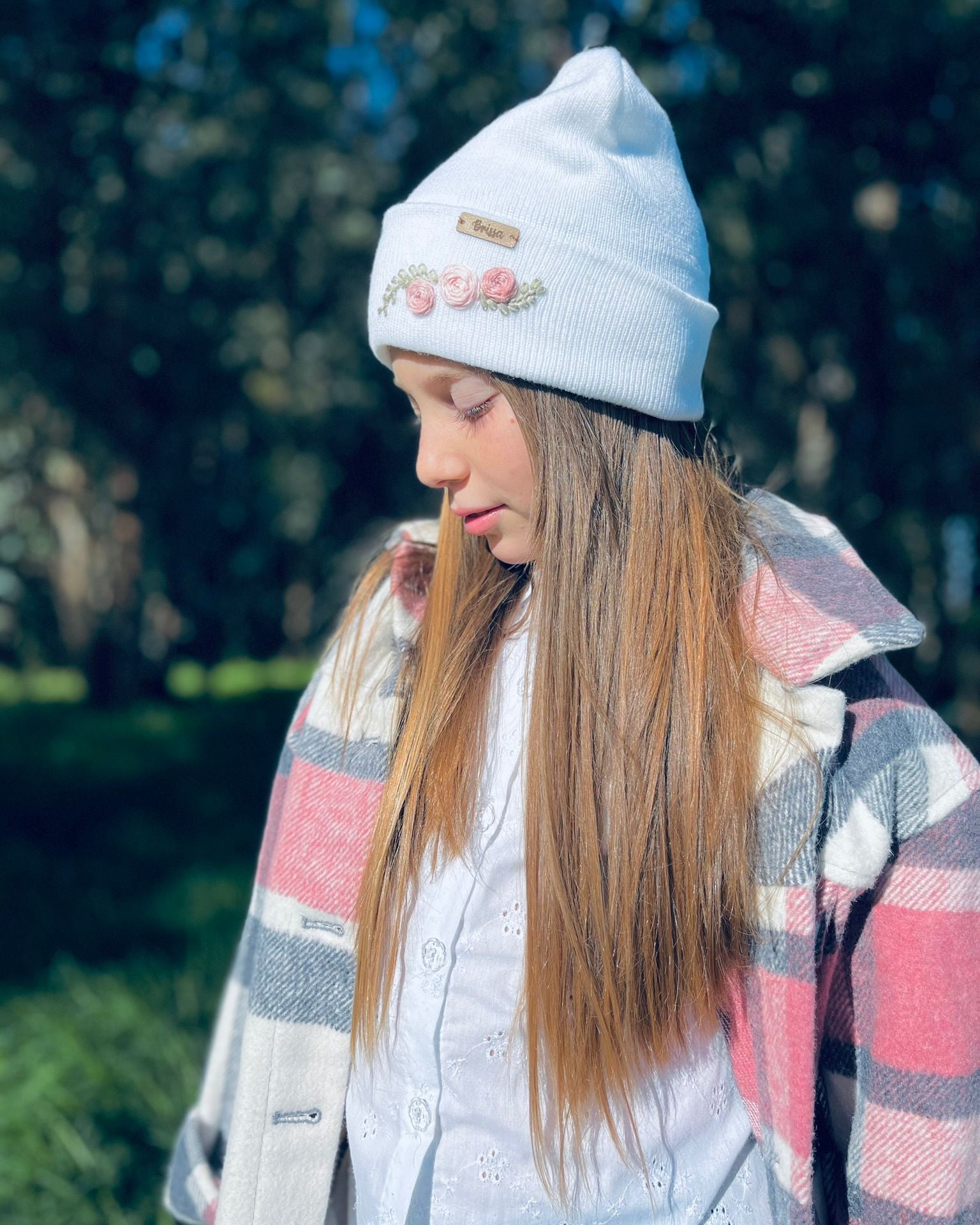 Gorro tejido bordada a mano