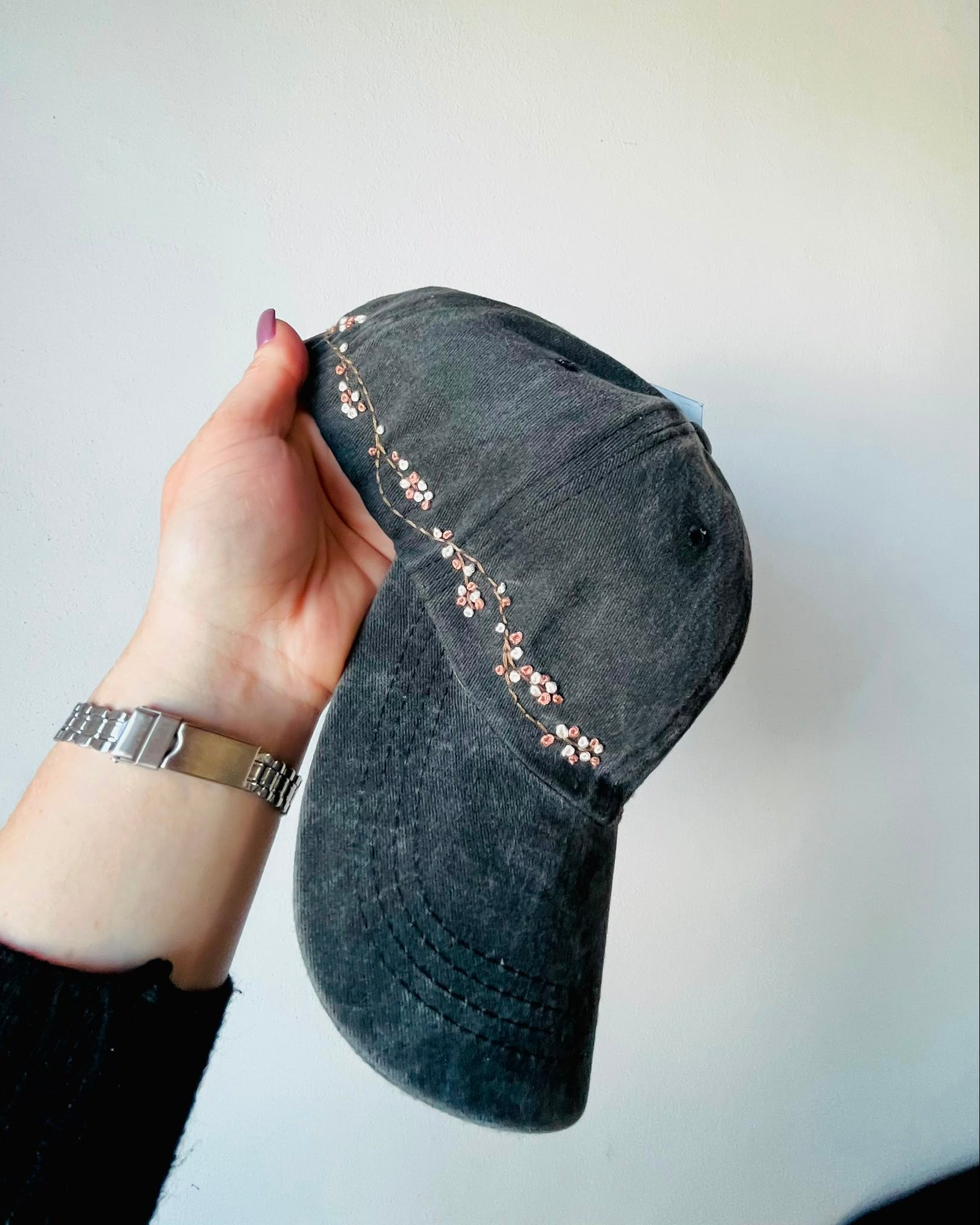 Gorra Negra Bordada