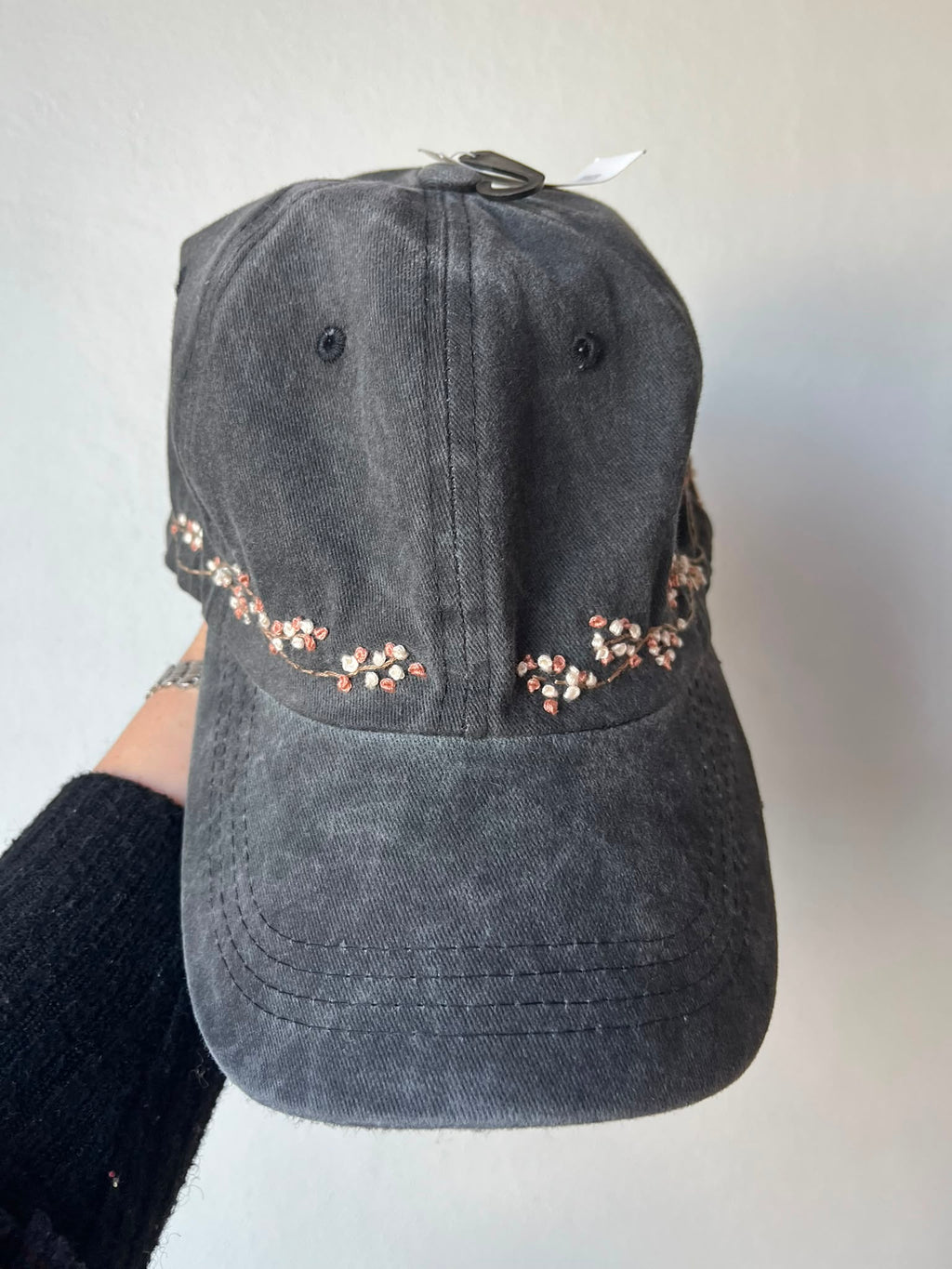 Gorra Negra Bordada
