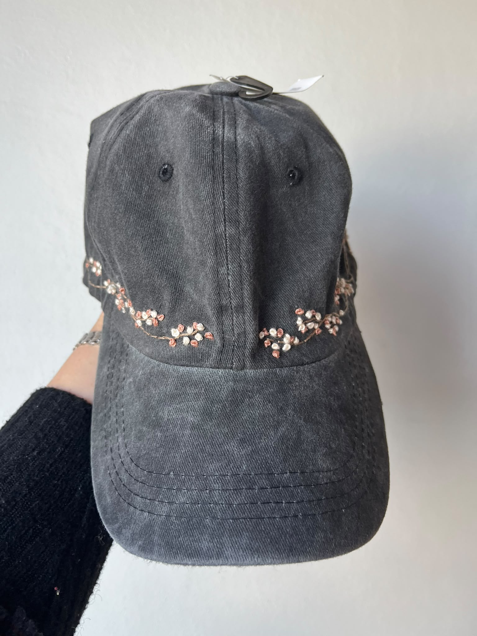 Gorra Negra Bordada