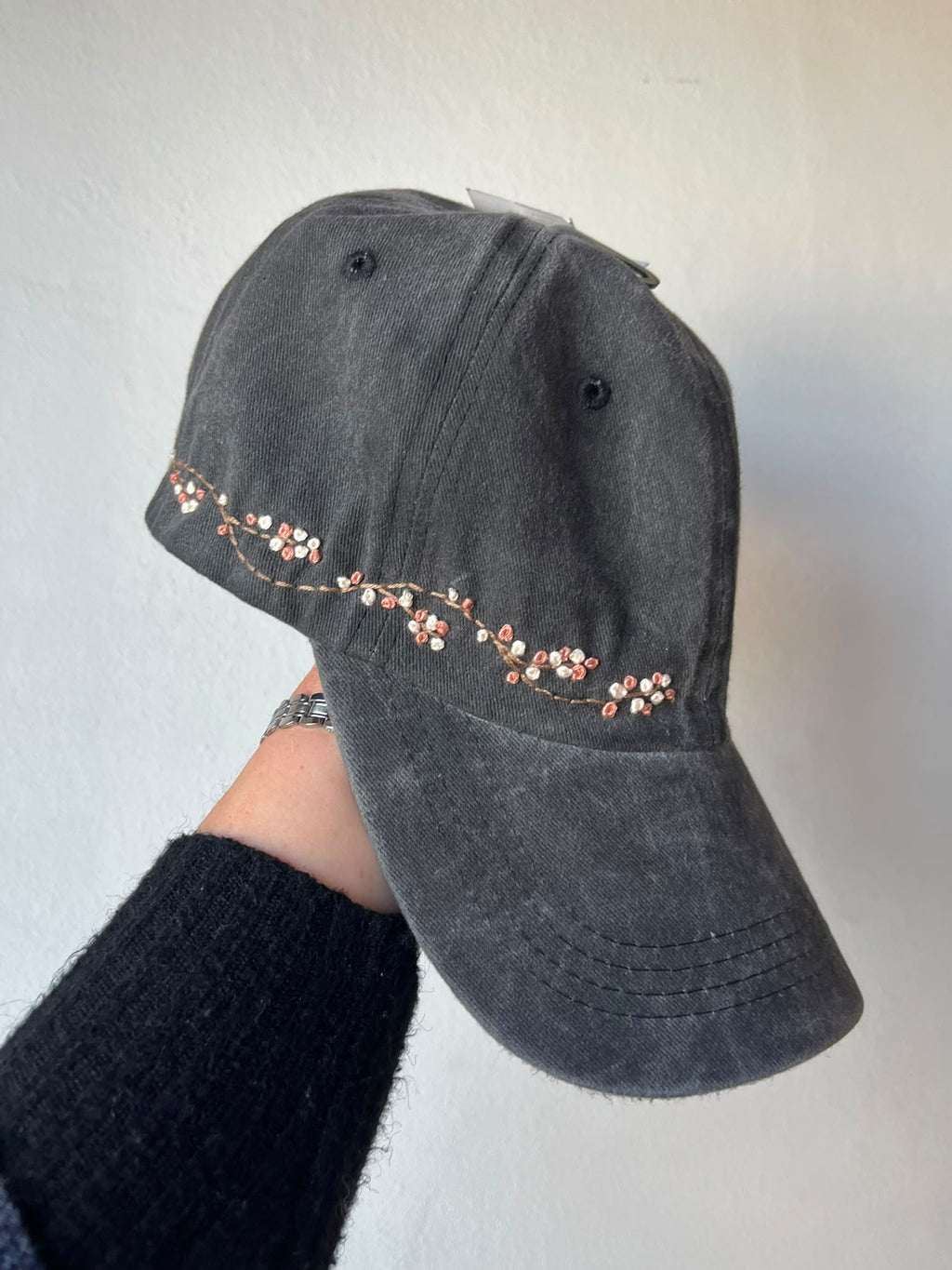 Gorra Negra Bordada