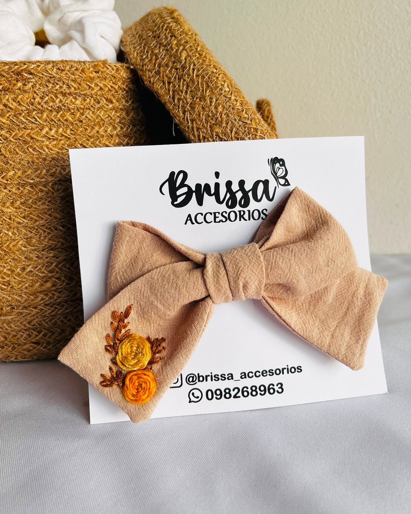 Moña Bordada Beige
