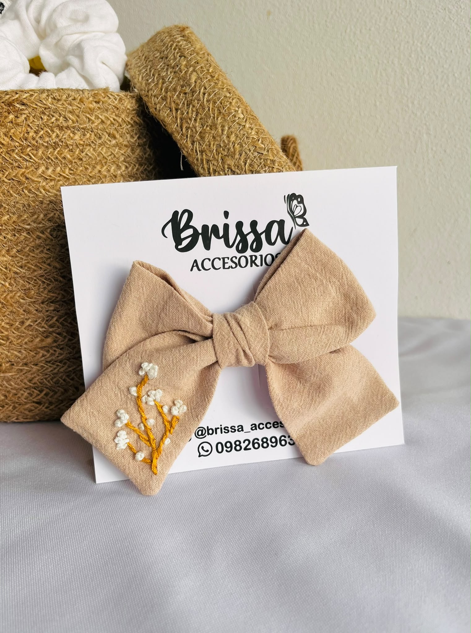Moña Bordada Beige