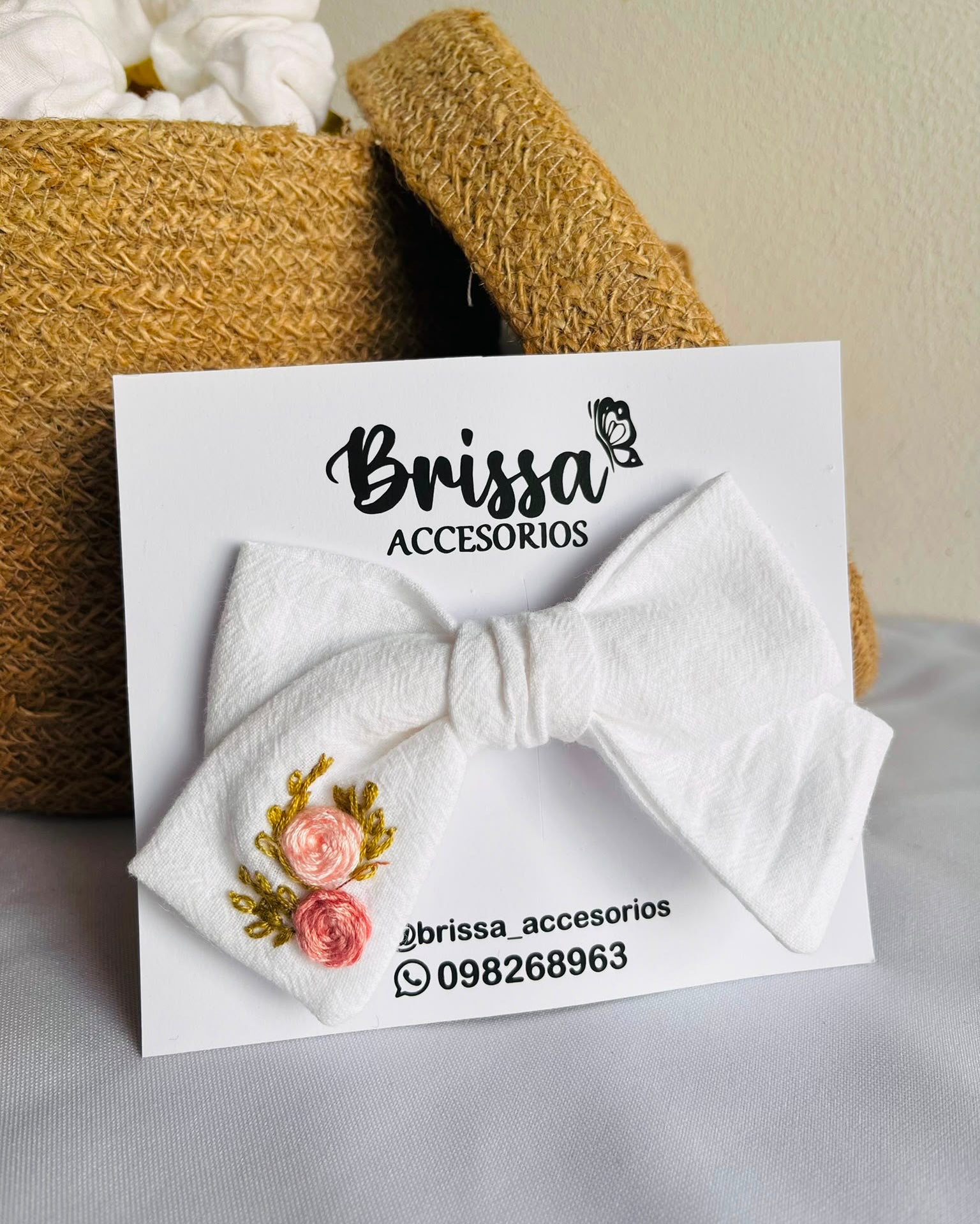 Moña Bordada Blanca