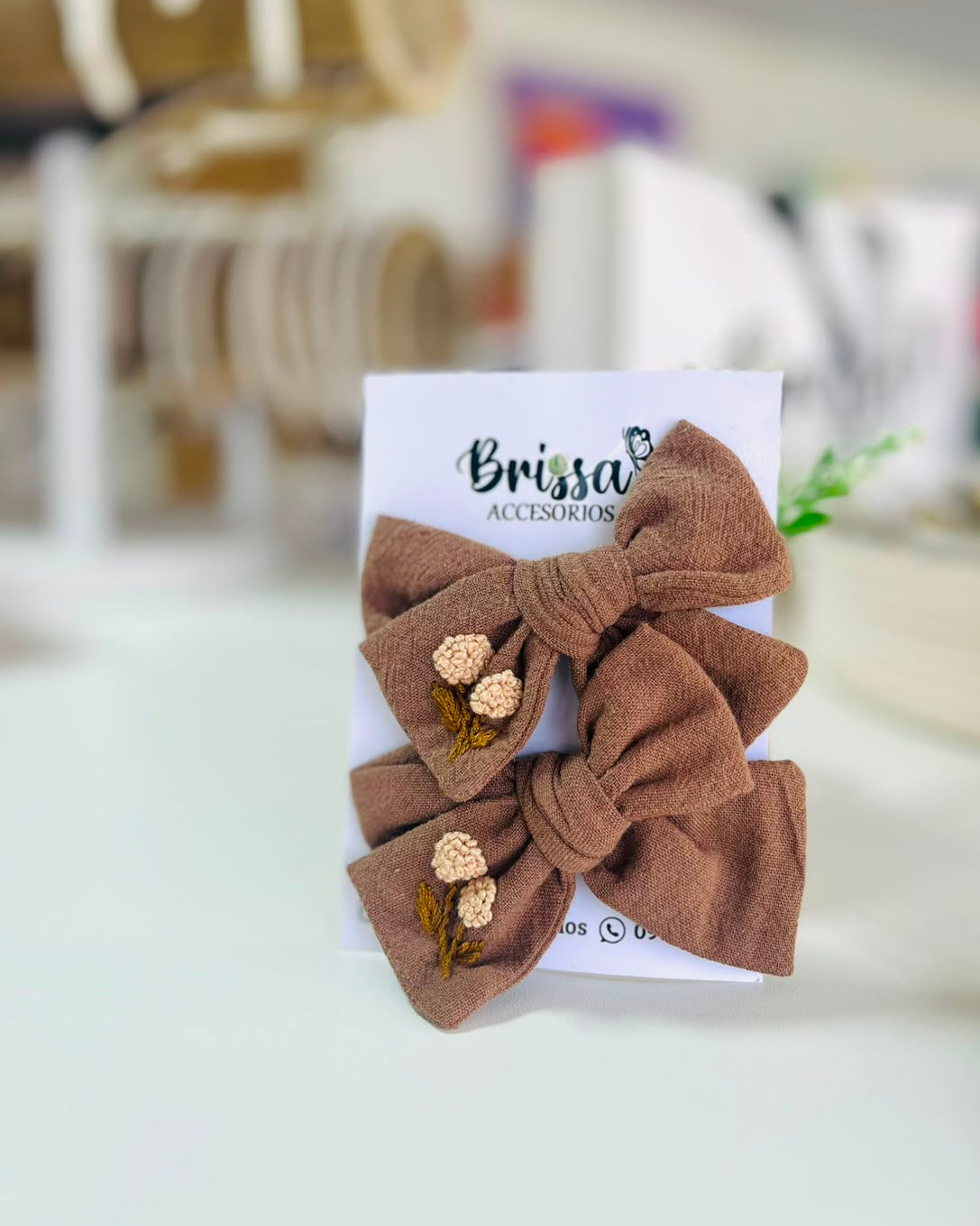 Moña Bordada Chocolate