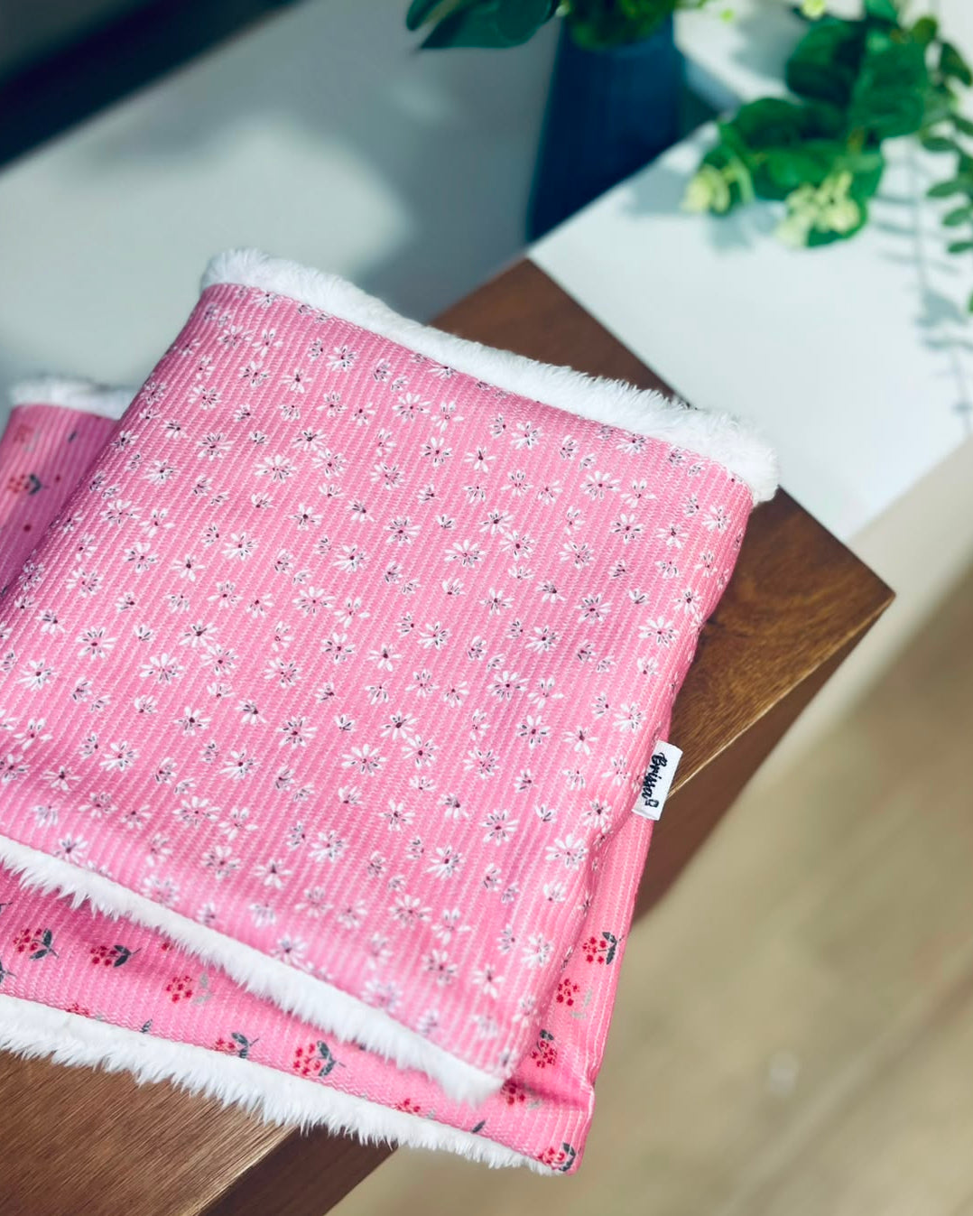 Cuello Pana Rosa Estampada con Sherpa para Niña